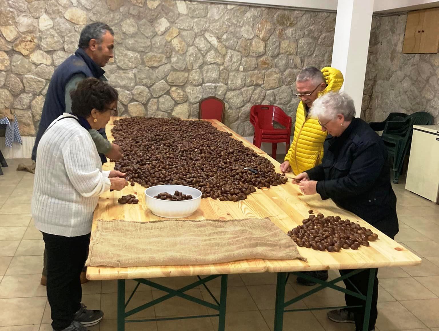 Tutto pronto a Jenne per la castagnata e per le pizze alla padella